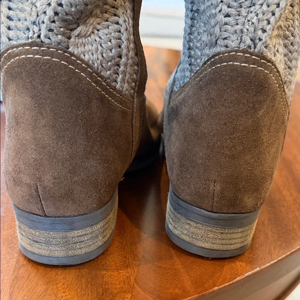 Sbicca Vintage Collection Stateroute boots in brown suede with a knit panel. 9.5